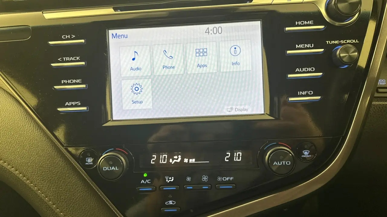 2019 Toyota Camry Gallery Image 12