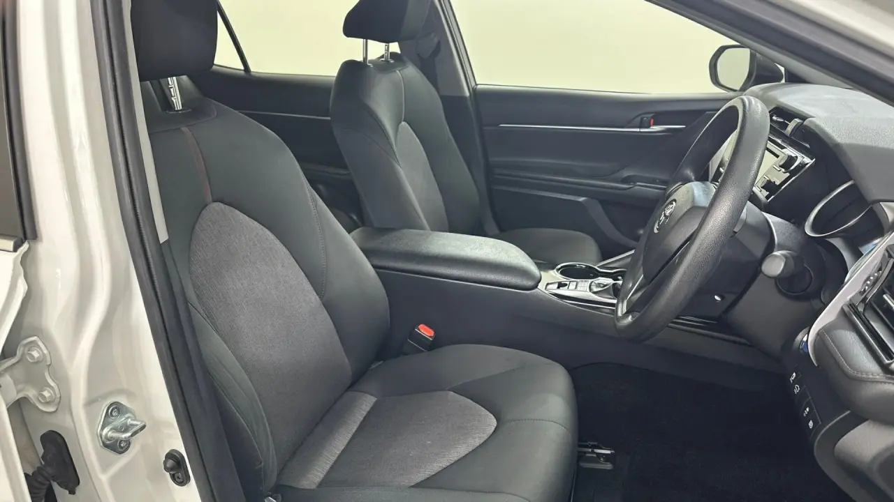2019 Toyota Camry Gallery Image 14