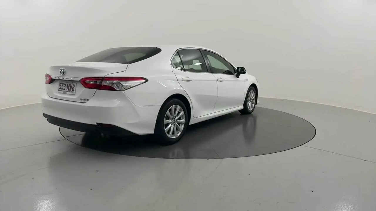 2019 Toyota Camry Gallery Image 6