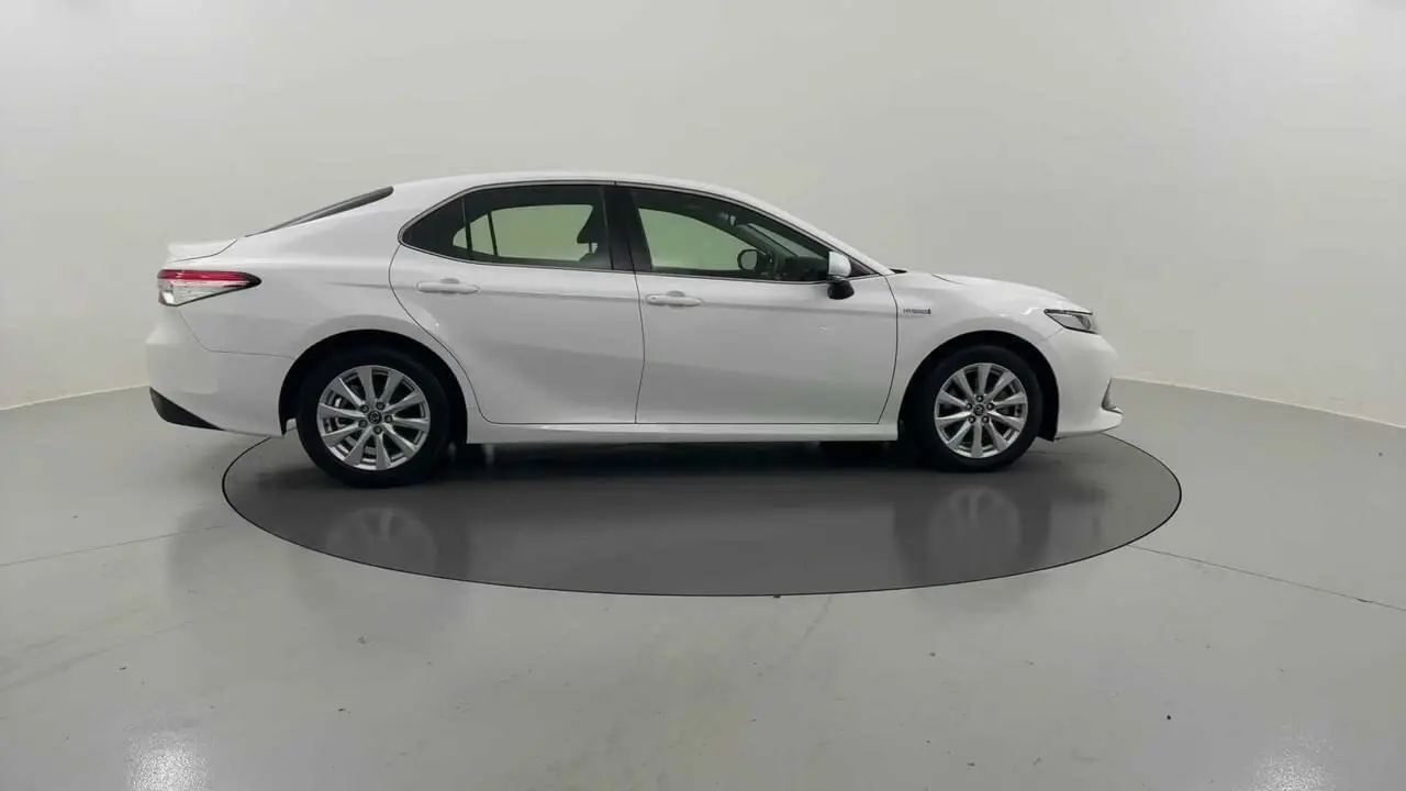 2019 Toyota Camry Gallery Image 7