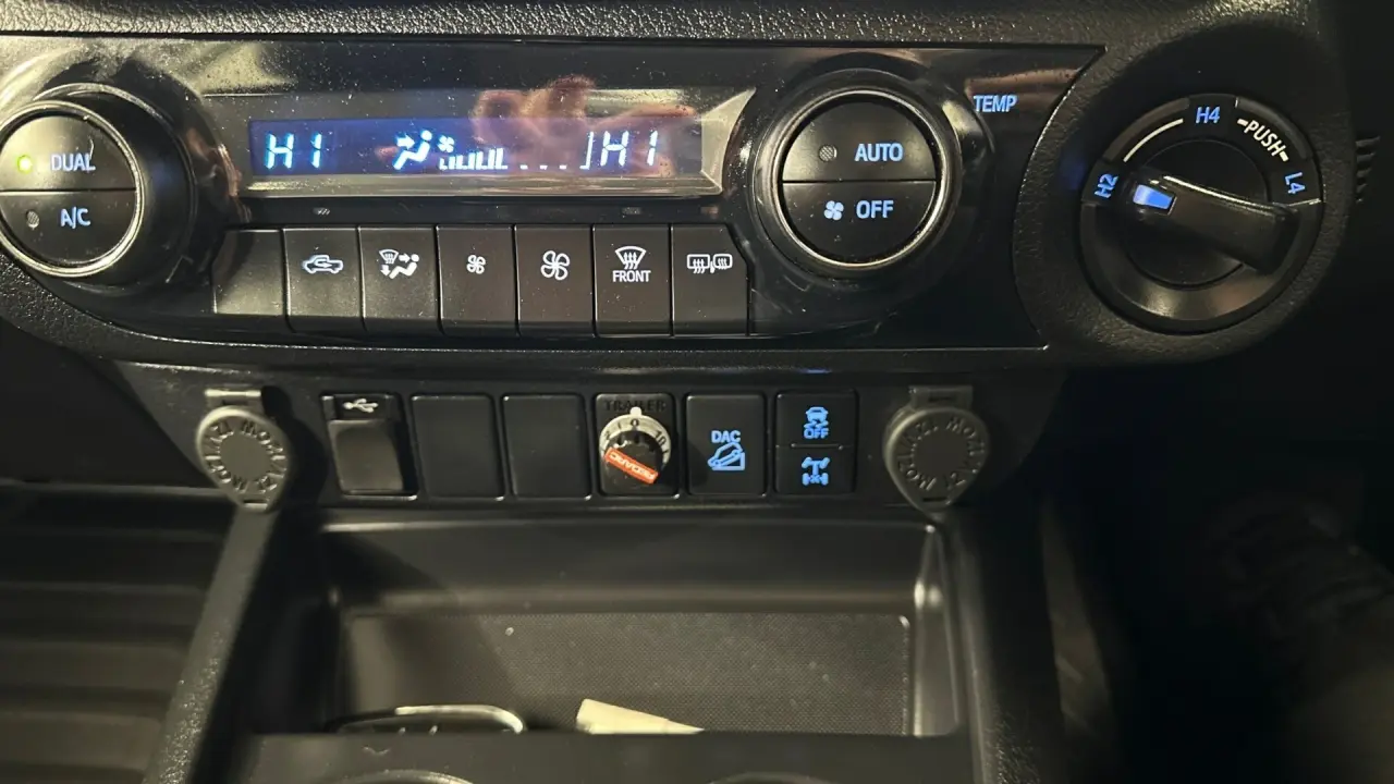2022 Toyota Hilux Gallery Image 15