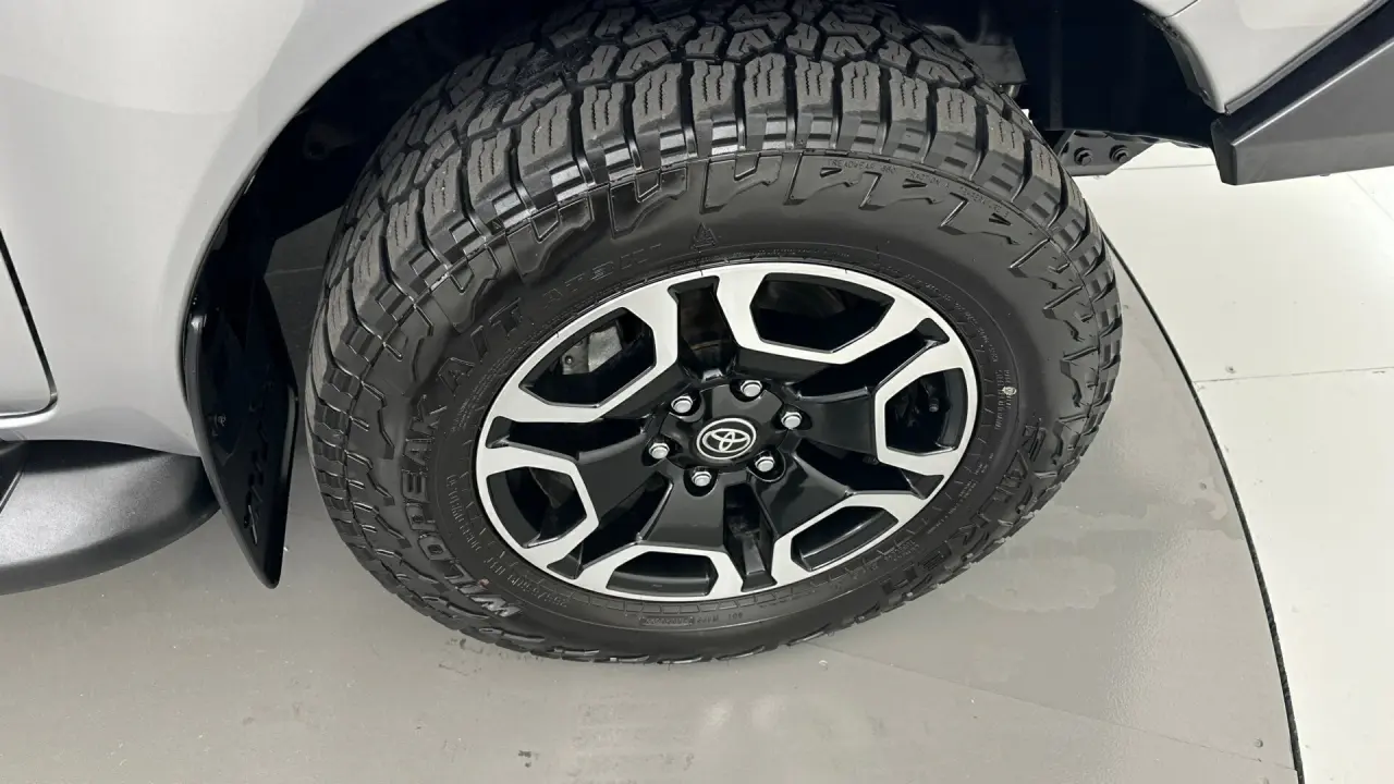 2022 Toyota Hilux Gallery Image 6