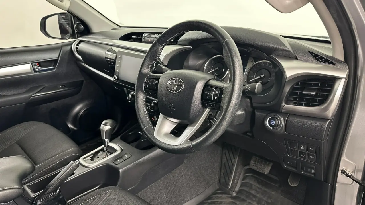 2022 Toyota Hilux Gallery Image 9