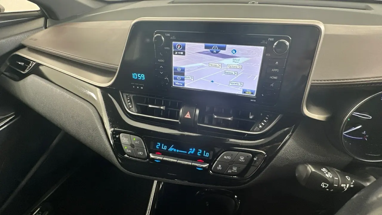 2017 Toyota C-HR Gallery Image 11