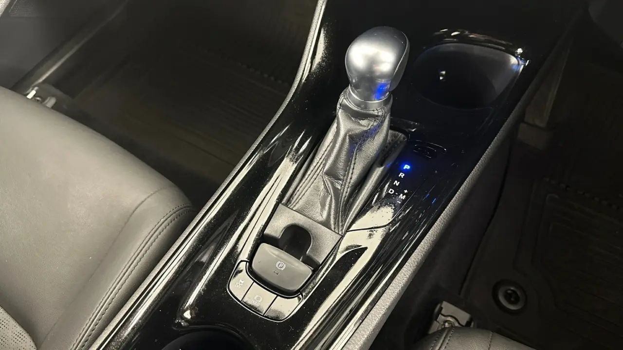 2017 Toyota C-HR Gallery Image 12