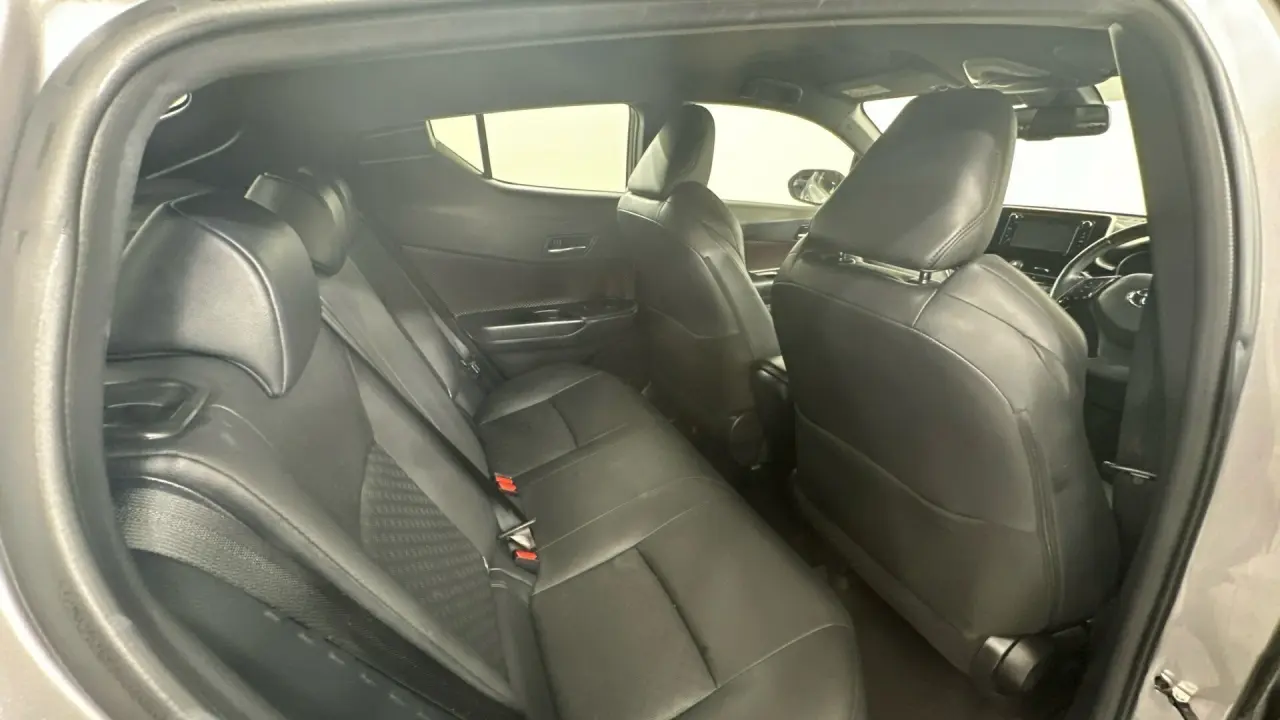 2017 Toyota C-HR Gallery Image 14