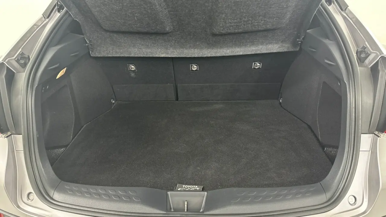 2017 Toyota C-HR Gallery Image 15