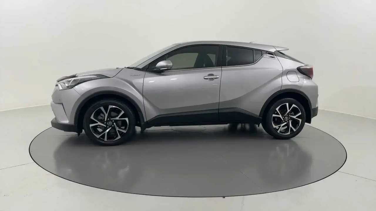 2017 Toyota C-HR Gallery Image 2