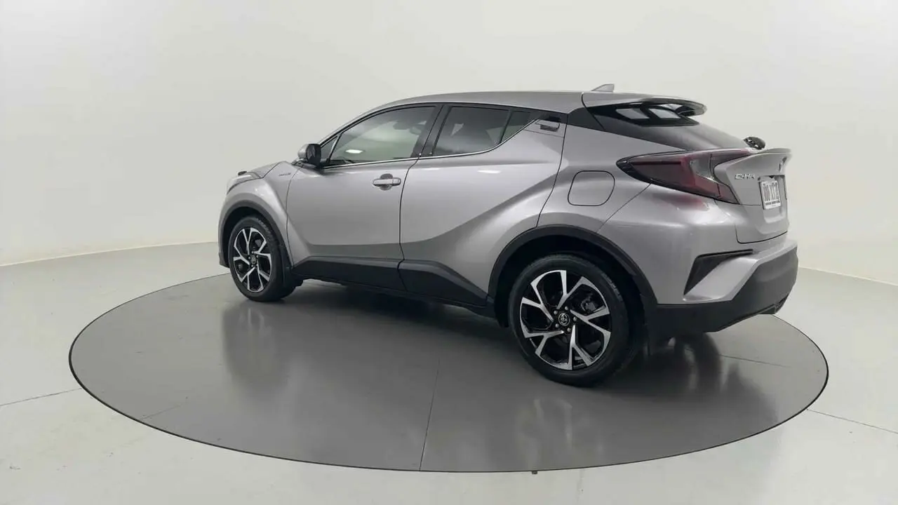 2017 Toyota C-HR Gallery Image 3