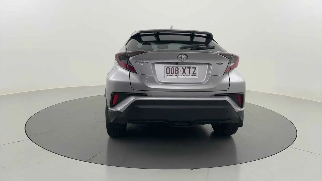 2017 Toyota C-HR Gallery Image 4