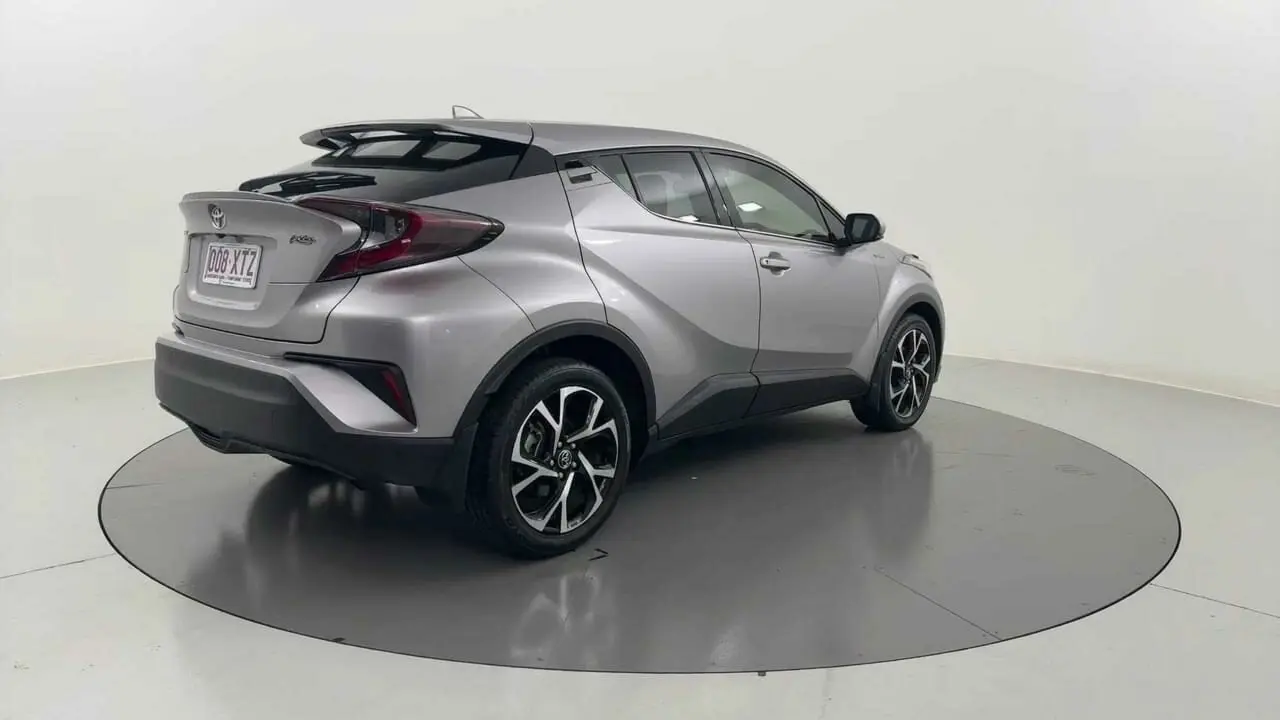 2017 Toyota C-HR Gallery Image 5
