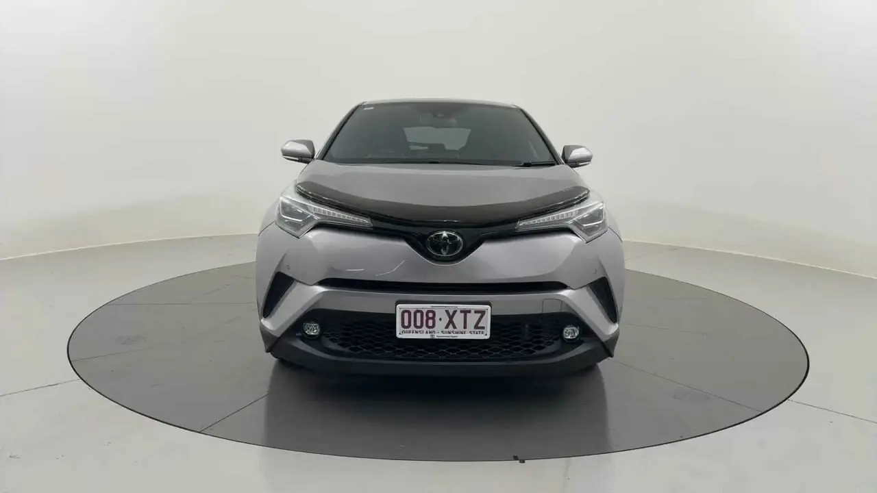 2017 Toyota C-HR Gallery Image 8