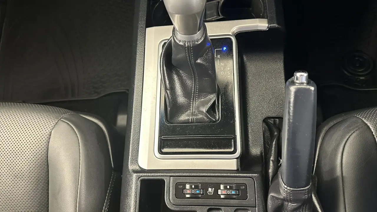 2021 Toyota Landcruiser Prado Gallery Image 11