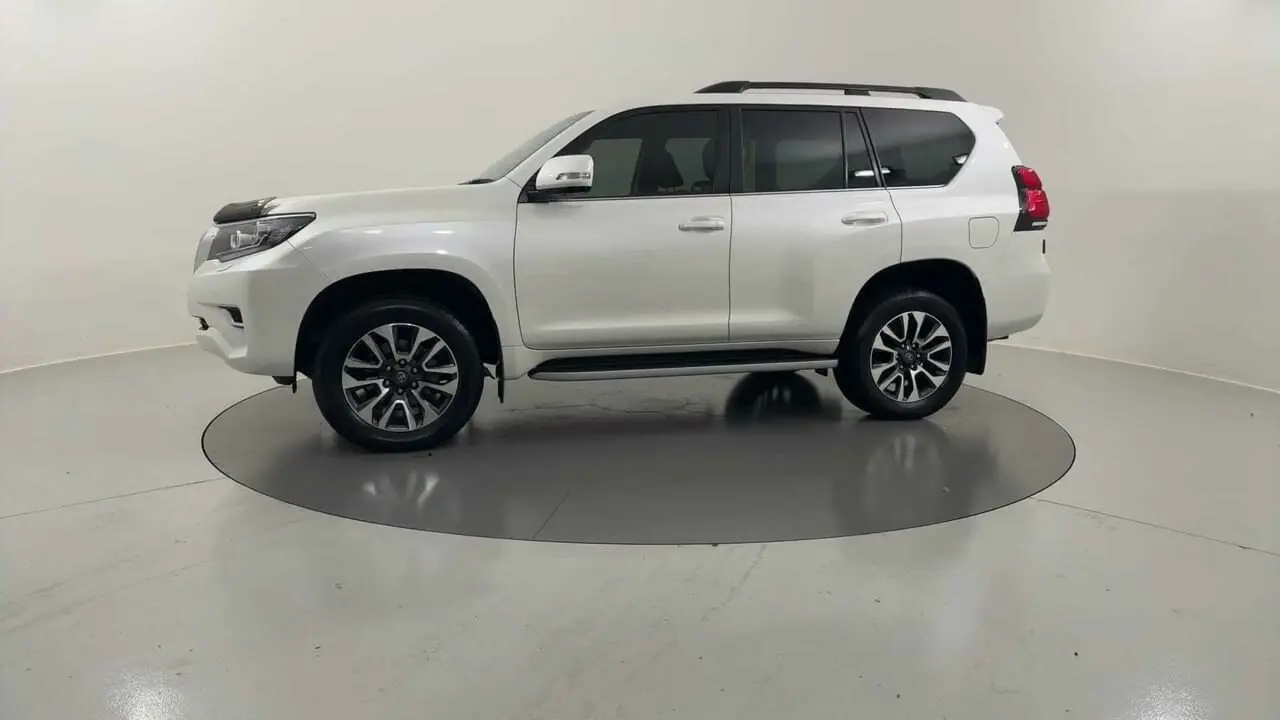 2021 Toyota Landcruiser Prado Gallery Image 2