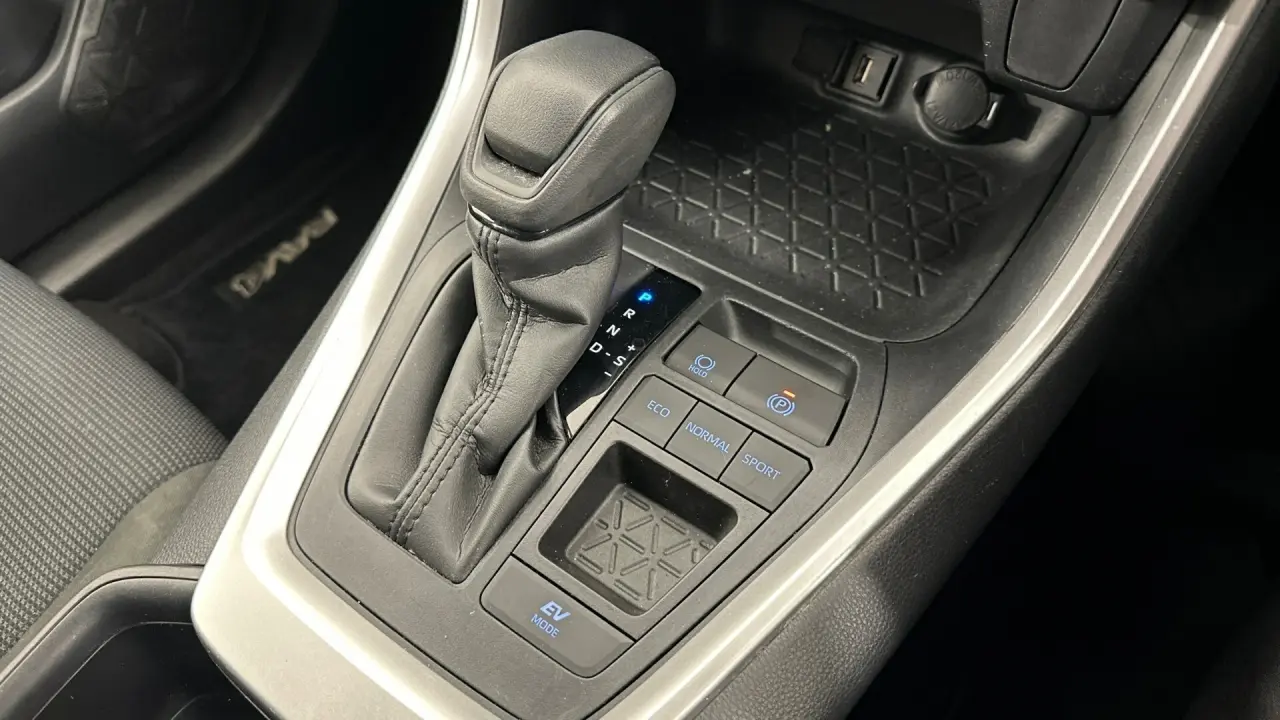 2022 Toyota RAV4 Gallery Image 13