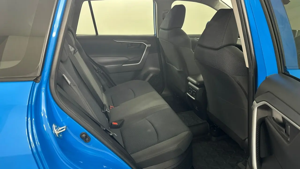 2020 Toyota RAV4 Gallery Image 17