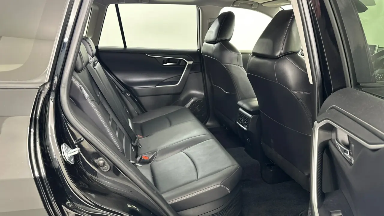 2020 Toyota RAV4 Gallery Image 15