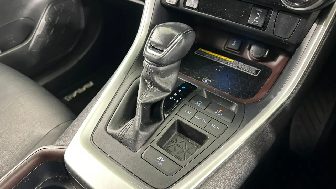 2020 Toyota RAV4 Gallery Image 16