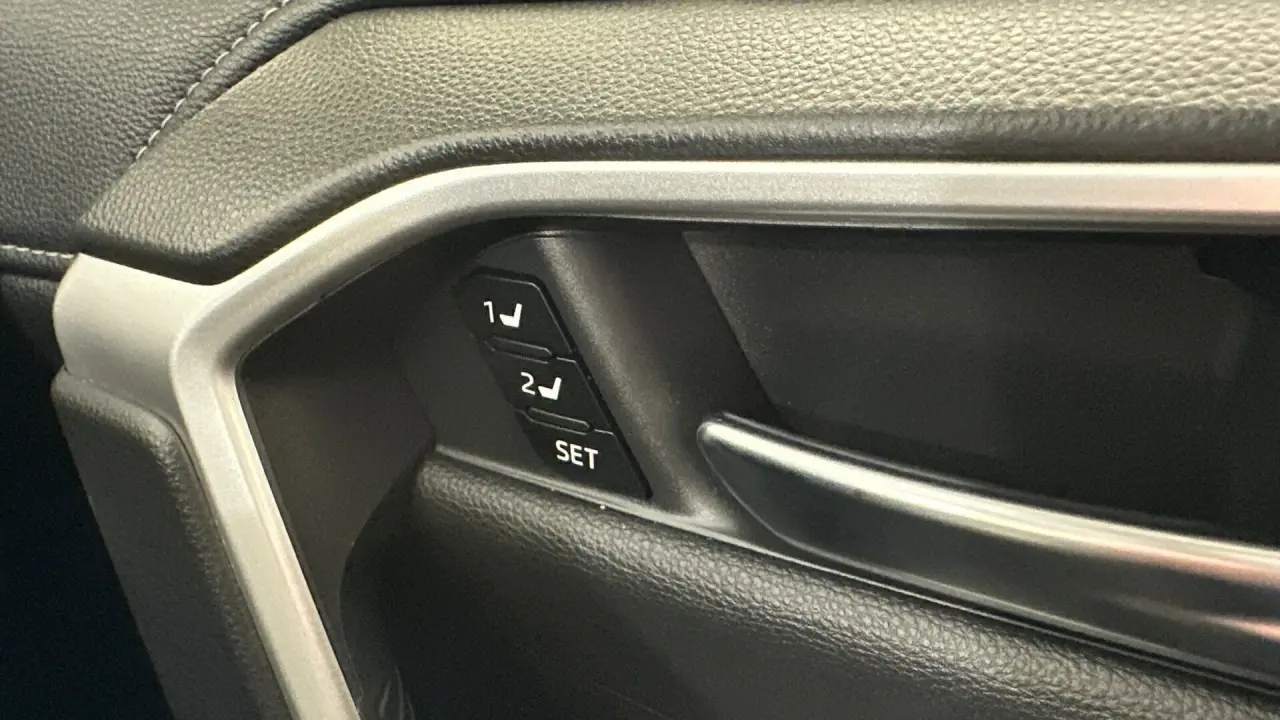 2020 Toyota RAV4 Gallery Image 17