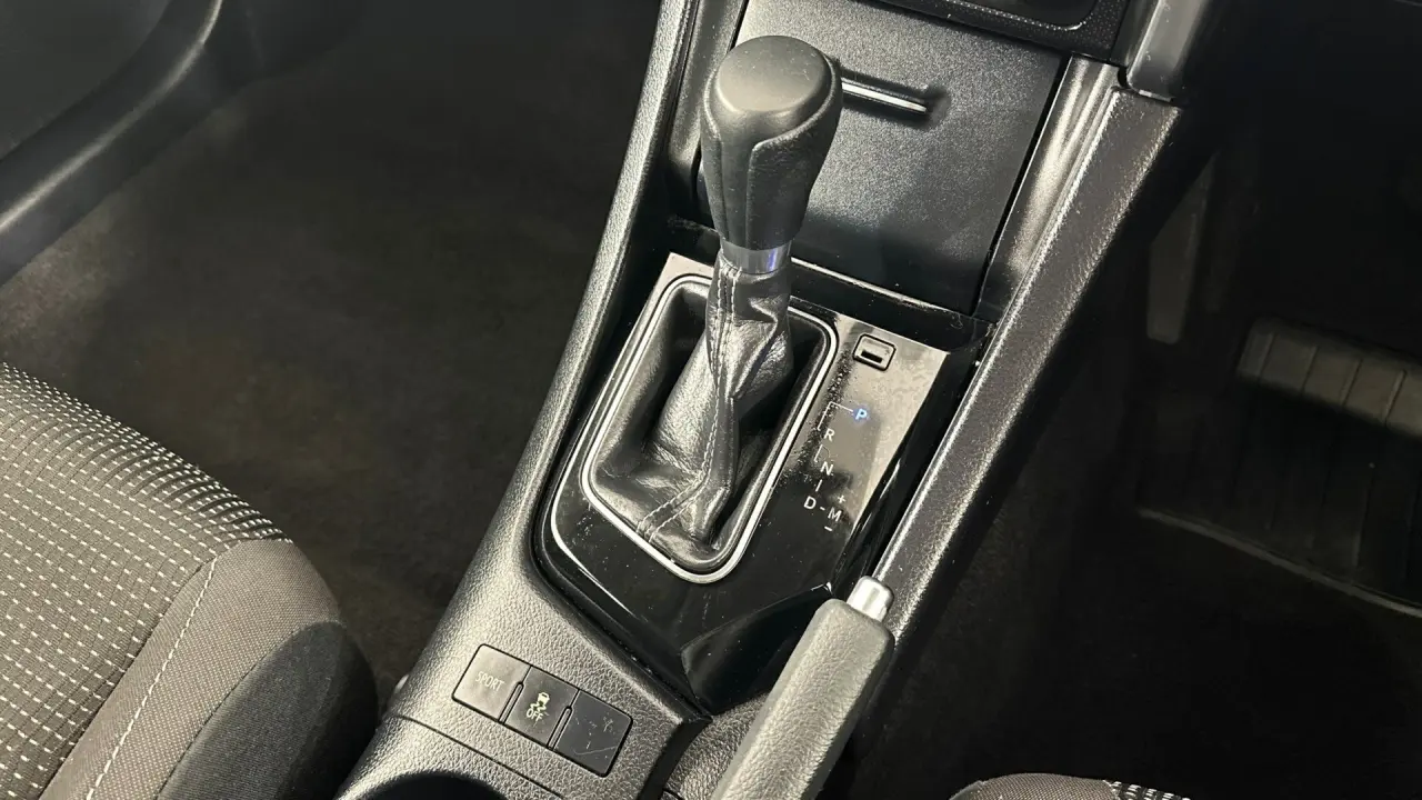 2015 Toyota Corolla Gallery Image 12