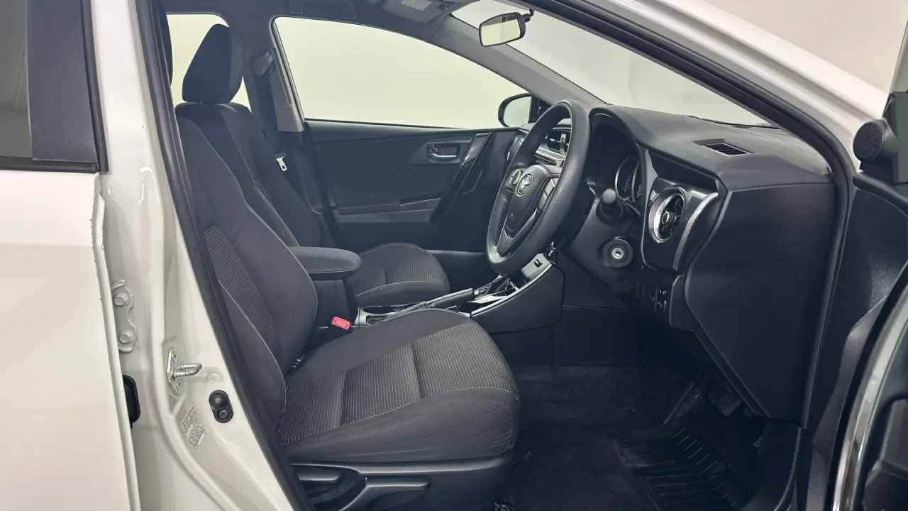 2015 Toyota Corolla Gallery Image 15