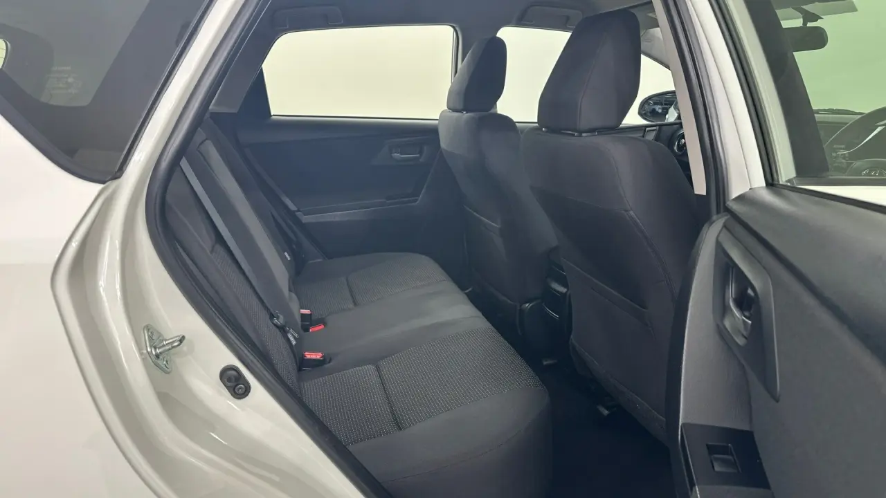 2015 Toyota Corolla Gallery Image 16