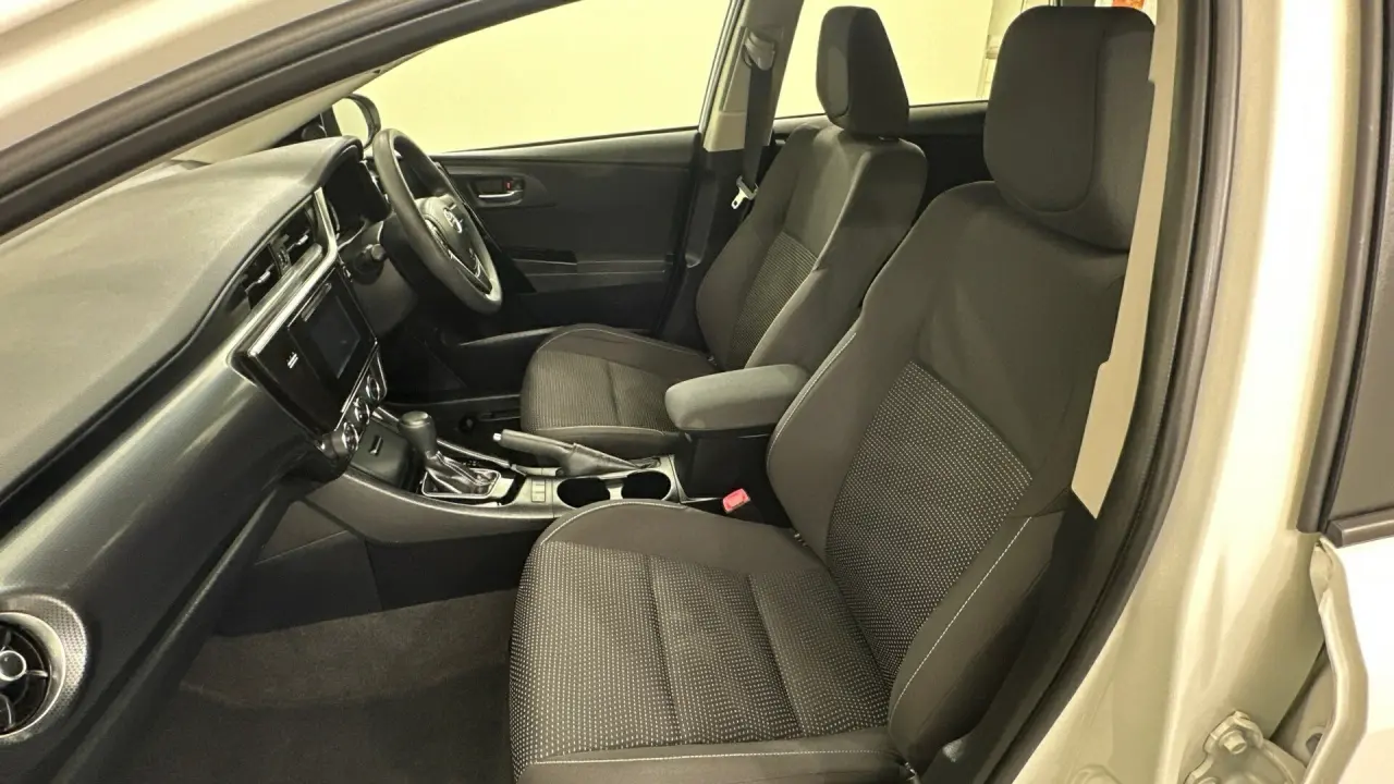 2015 Toyota Corolla Gallery Image 17