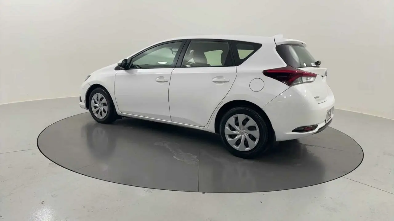 2015 Toyota Corolla Gallery Image 3