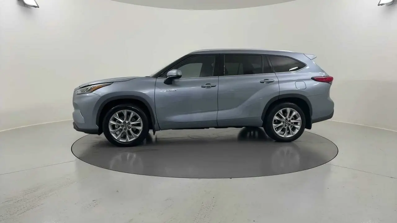 2022 Toyota Kluger Gallery Image 2