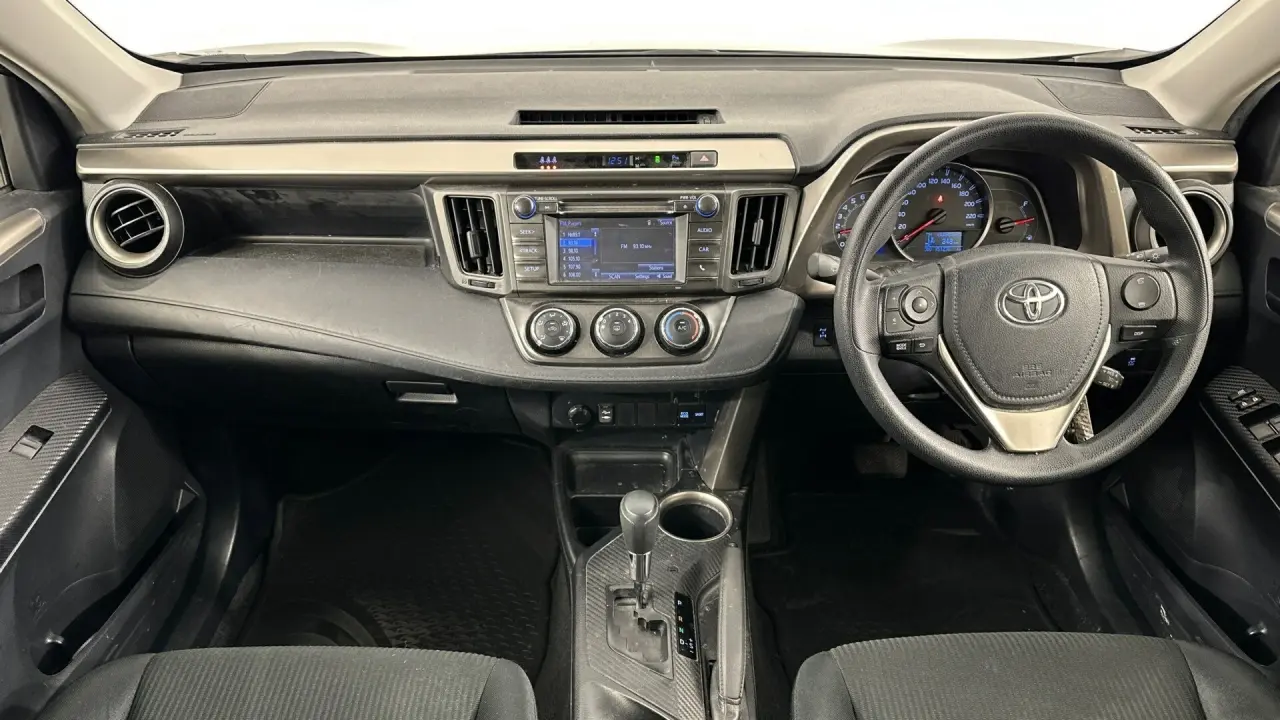 2015 Toyota RAV4 Gallery Image 10