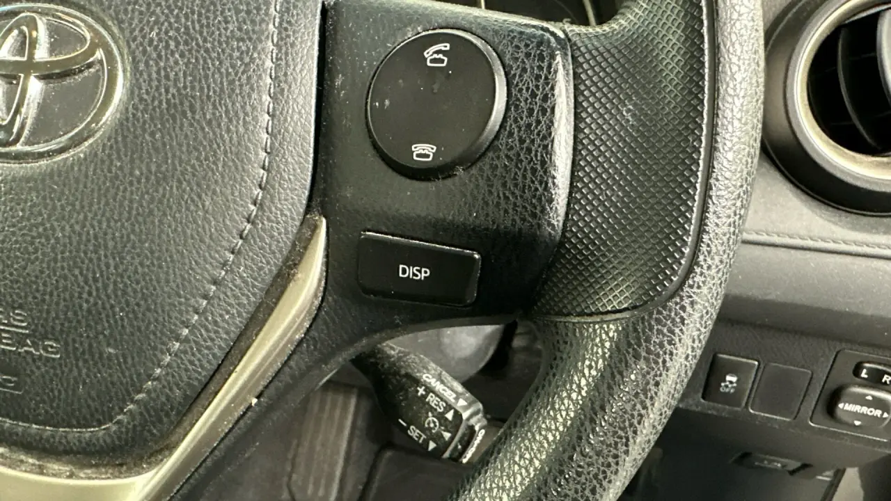 2015 Toyota RAV4 Gallery Image 11