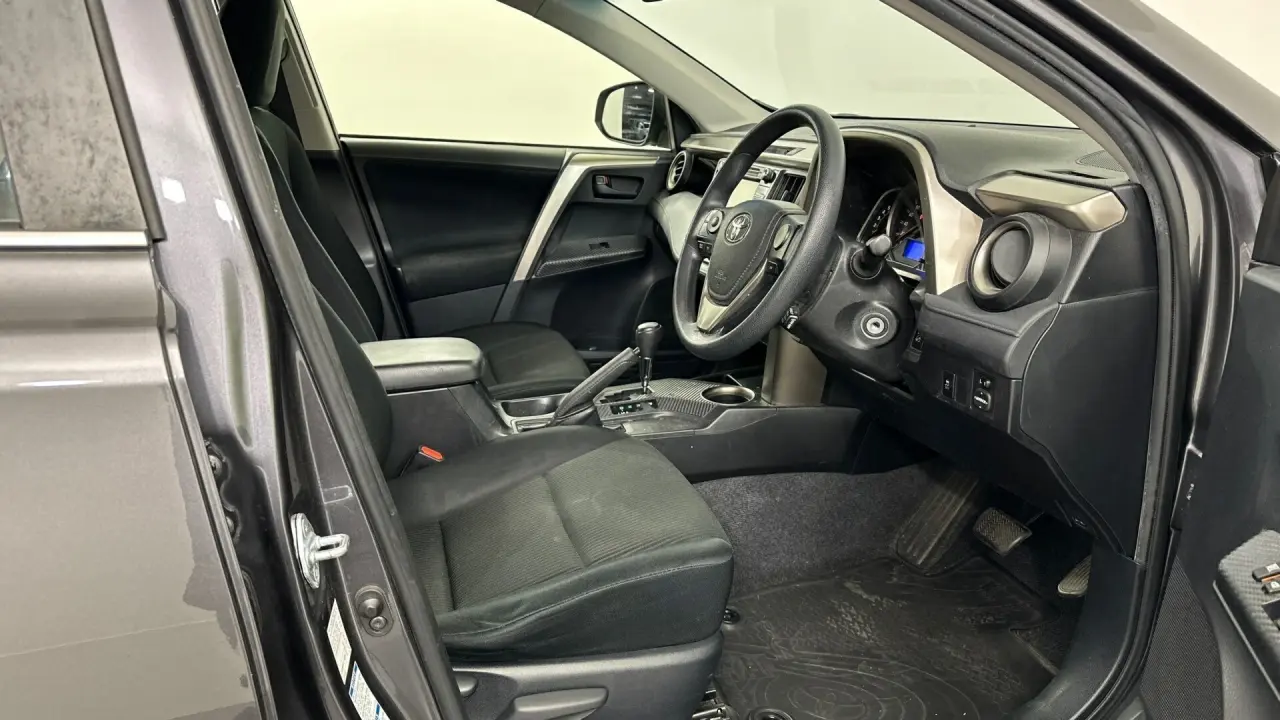 2015 Toyota RAV4 Gallery Image 12