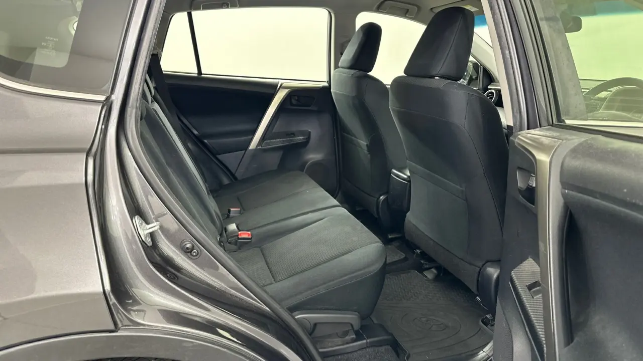 2015 Toyota RAV4 Gallery Image 13