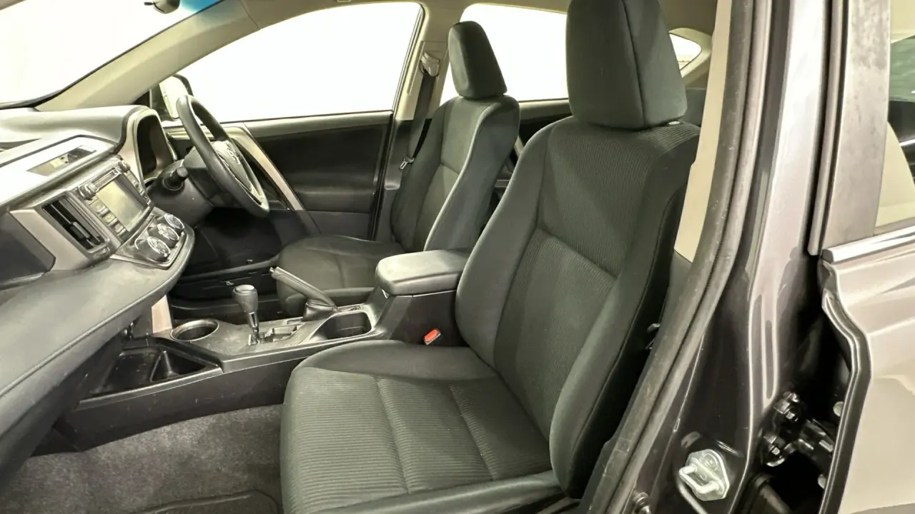 2015 Toyota RAV4 Gallery Image 16