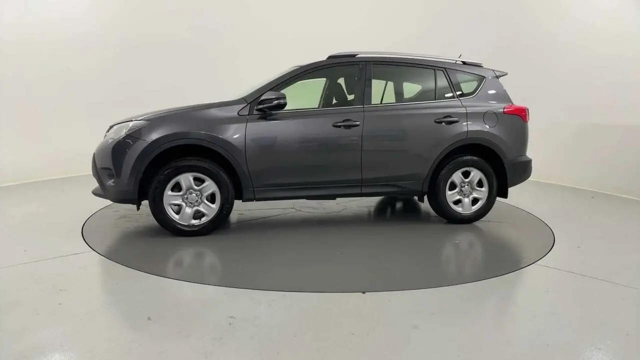2015 Toyota RAV4 Gallery Image 2