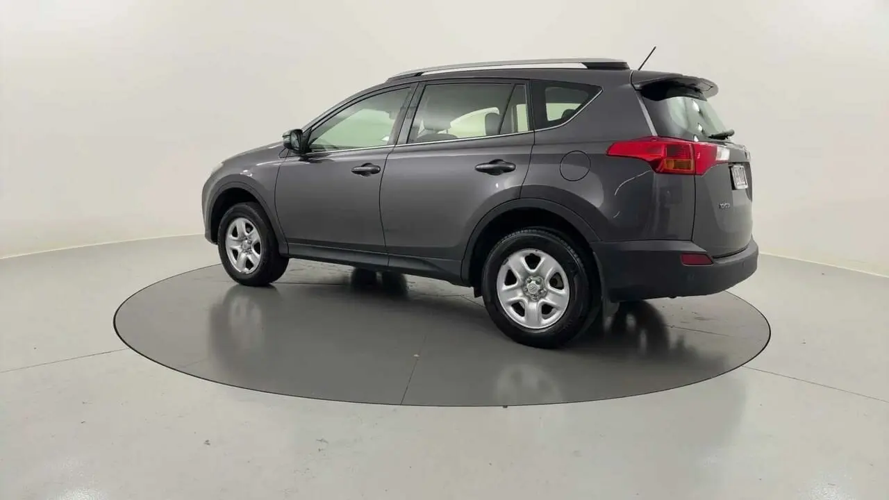 2015 Toyota RAV4 Gallery Image 3