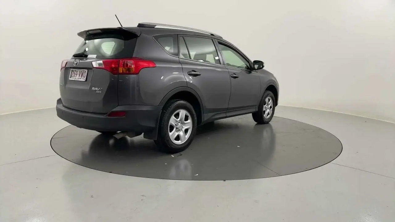 2015 Toyota RAV4 Gallery Image 5
