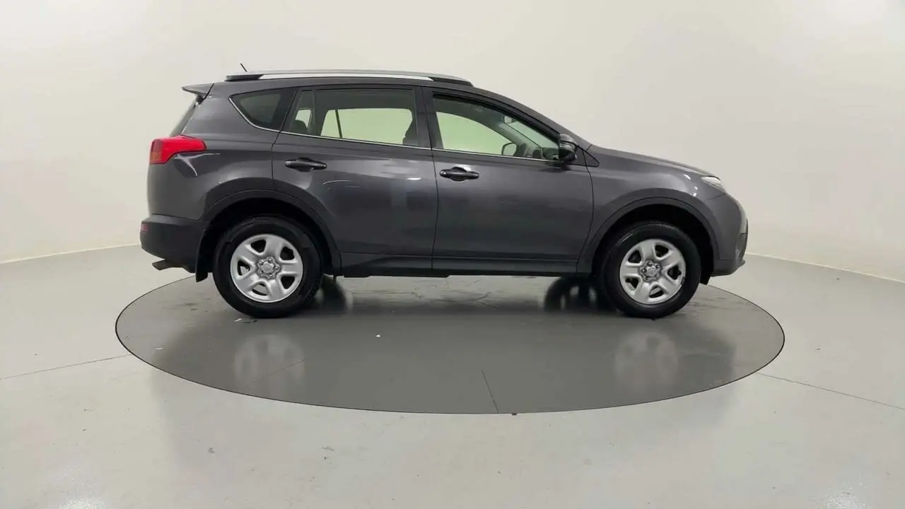 2015 Toyota RAV4 Gallery Image 6