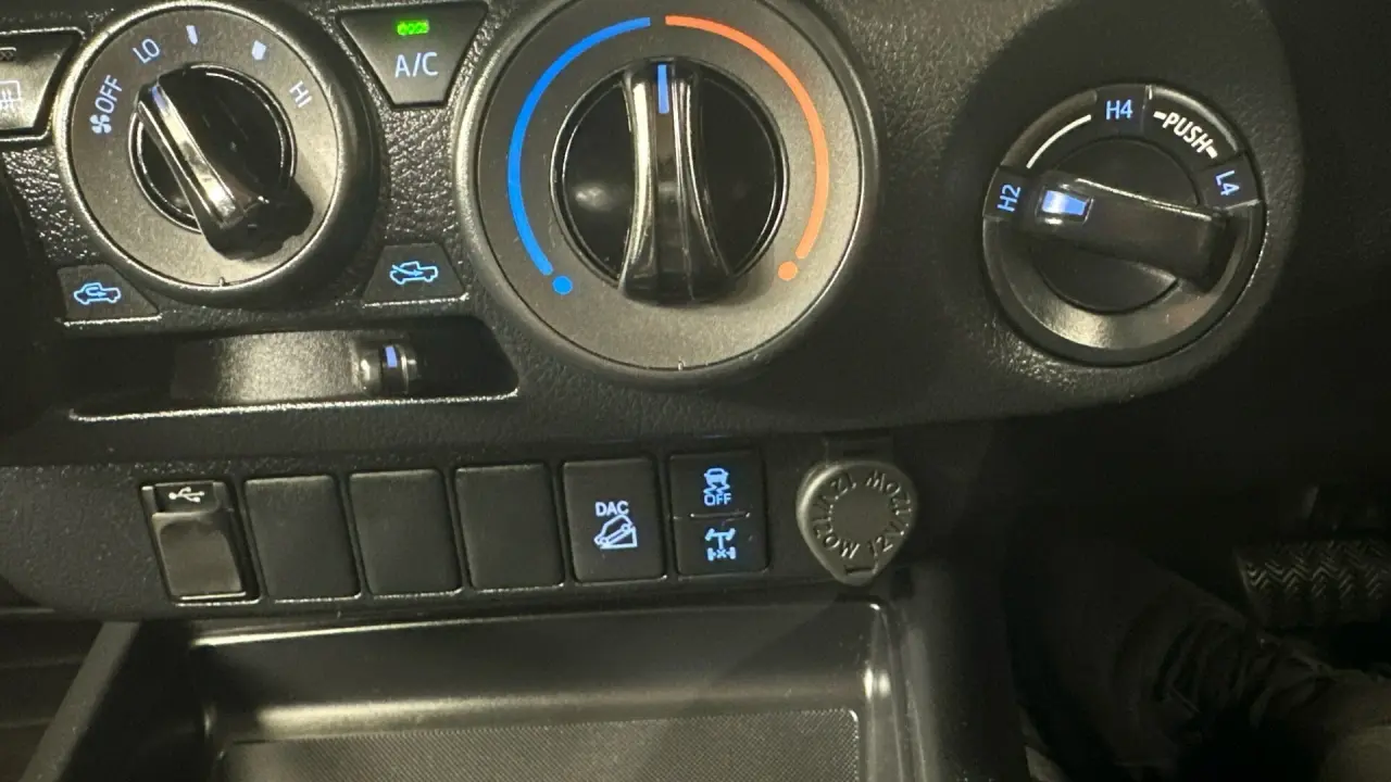 2022 Toyota Hilux Gallery Image 14