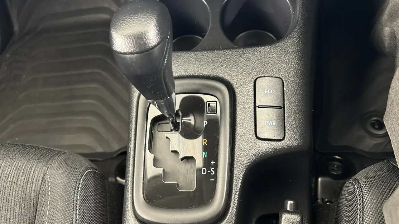 2022 Toyota Hilux Gallery Image 15
