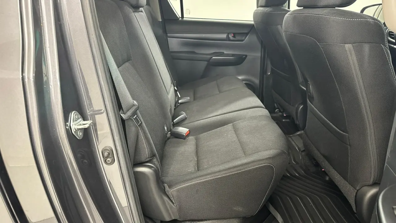 2021 Toyota Hilux Gallery Image 16