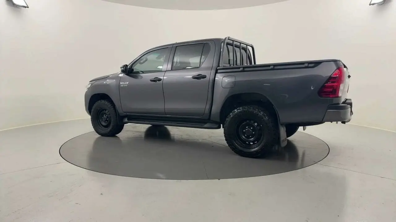 2021 Toyota Hilux Gallery Image 3