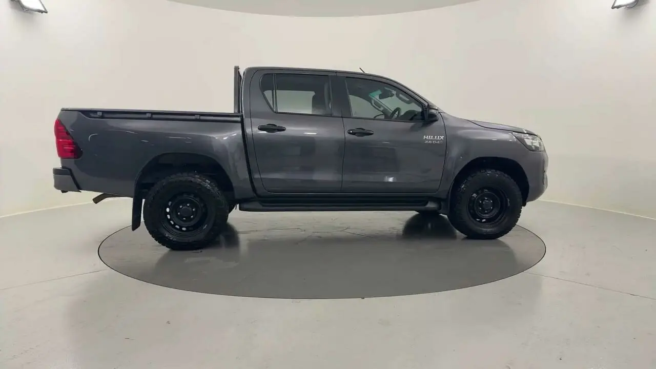 2021 Toyota Hilux Gallery Image 6