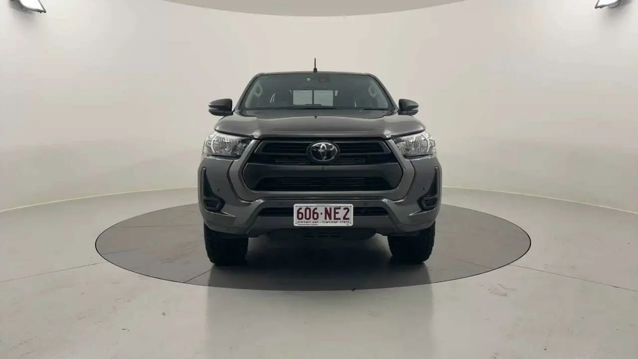 2021 Toyota Hilux Gallery Image 8