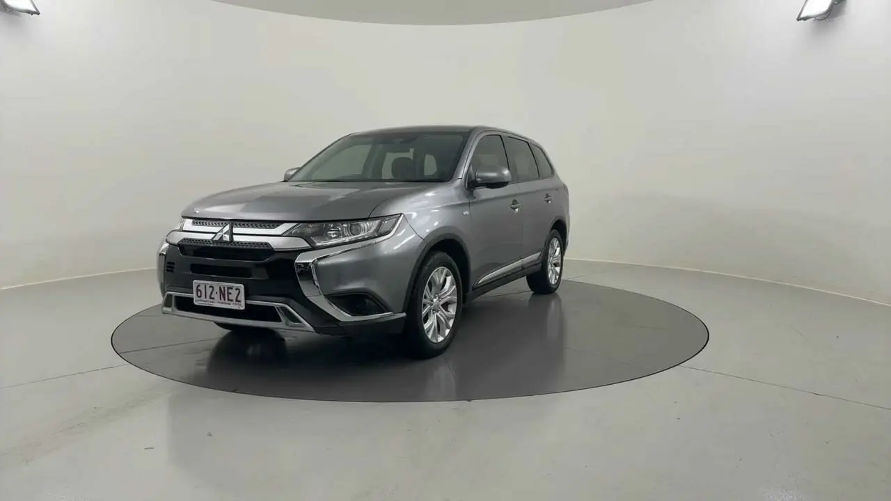 2020 Mitsubishi Outlander Gallery Image 1