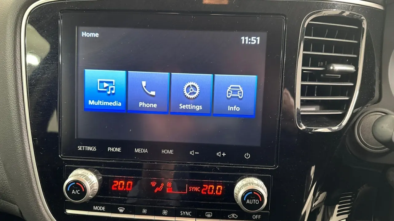 2020 Mitsubishi Outlander Gallery Image 11
