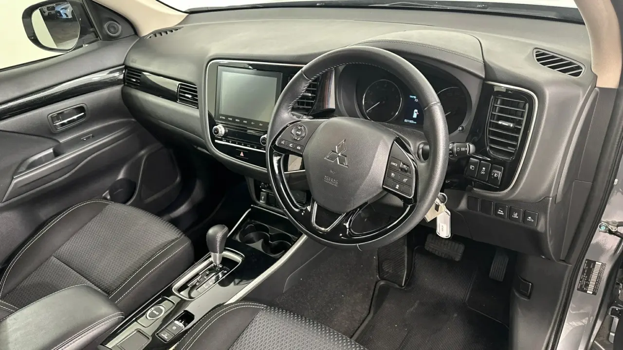 2020 Mitsubishi Outlander Gallery Image 15