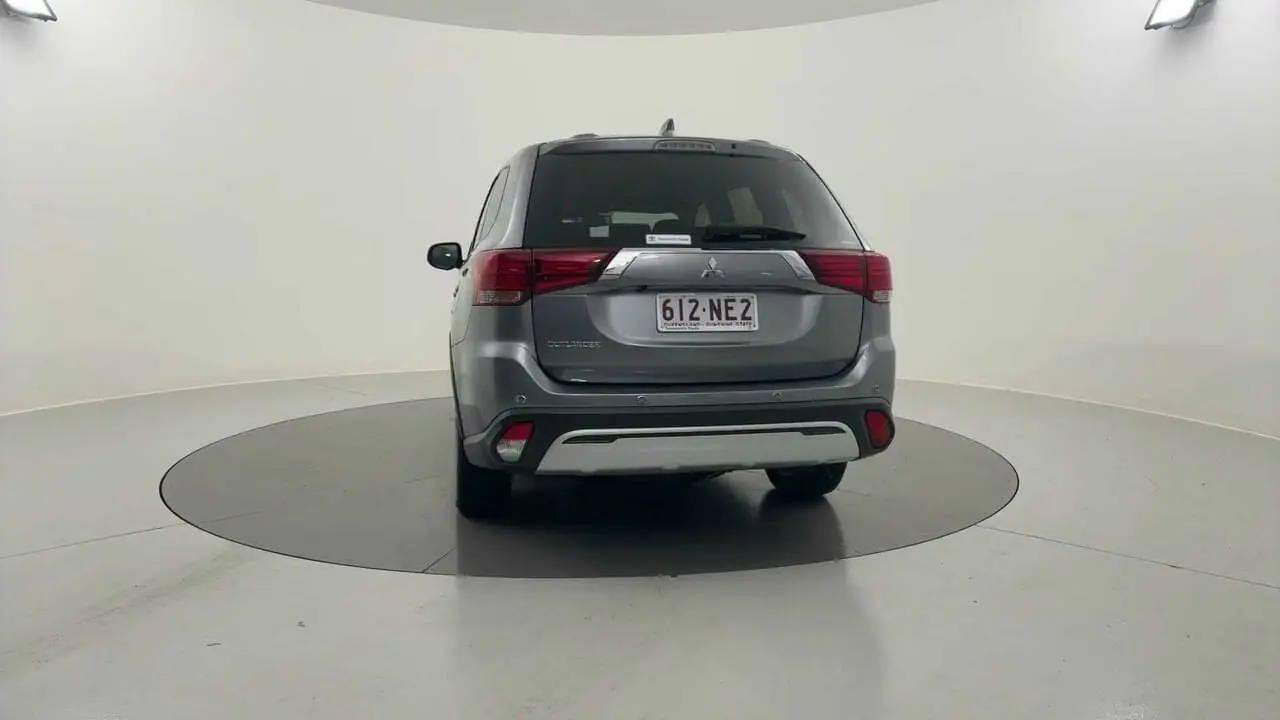 2020 Mitsubishi Outlander Gallery Image 4