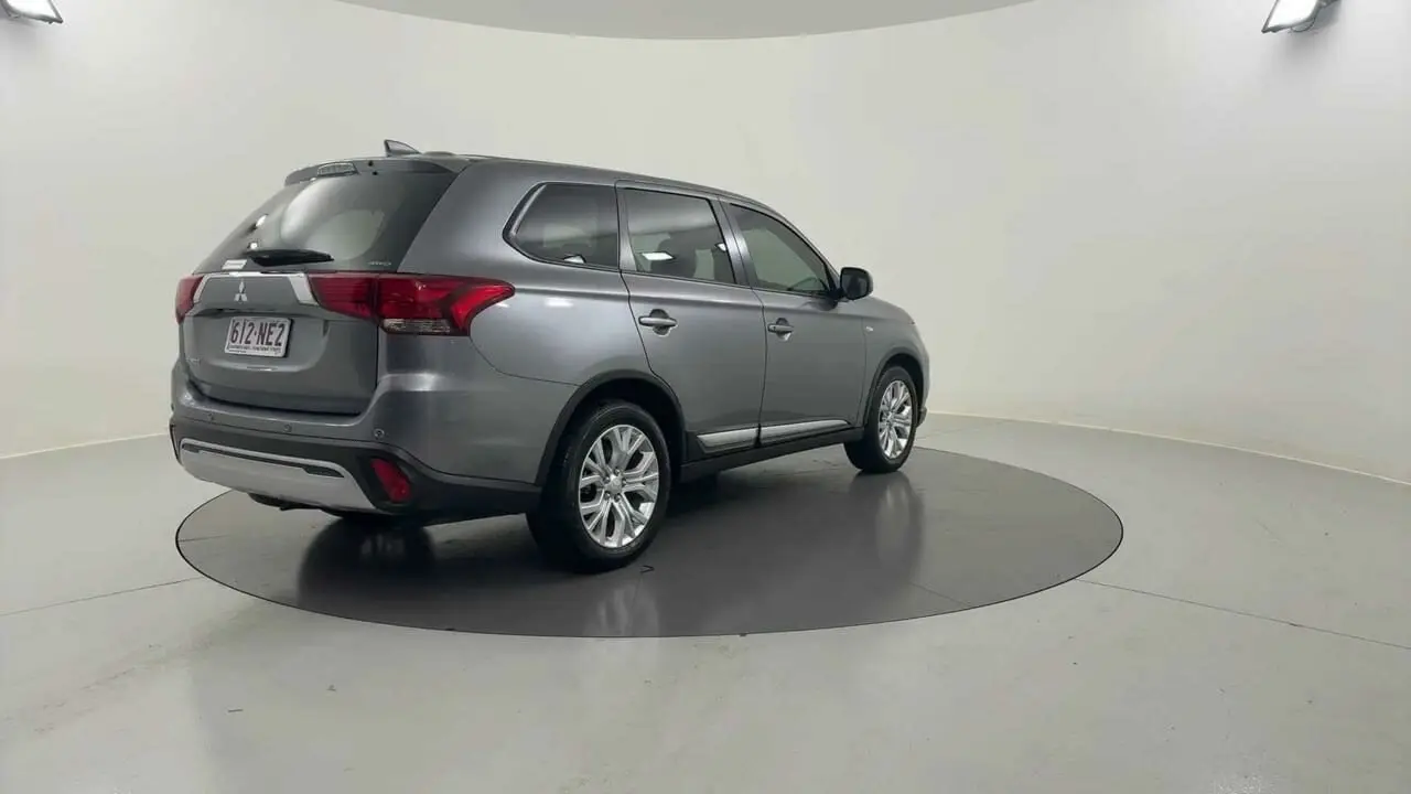 2020 Mitsubishi Outlander Gallery Image 5