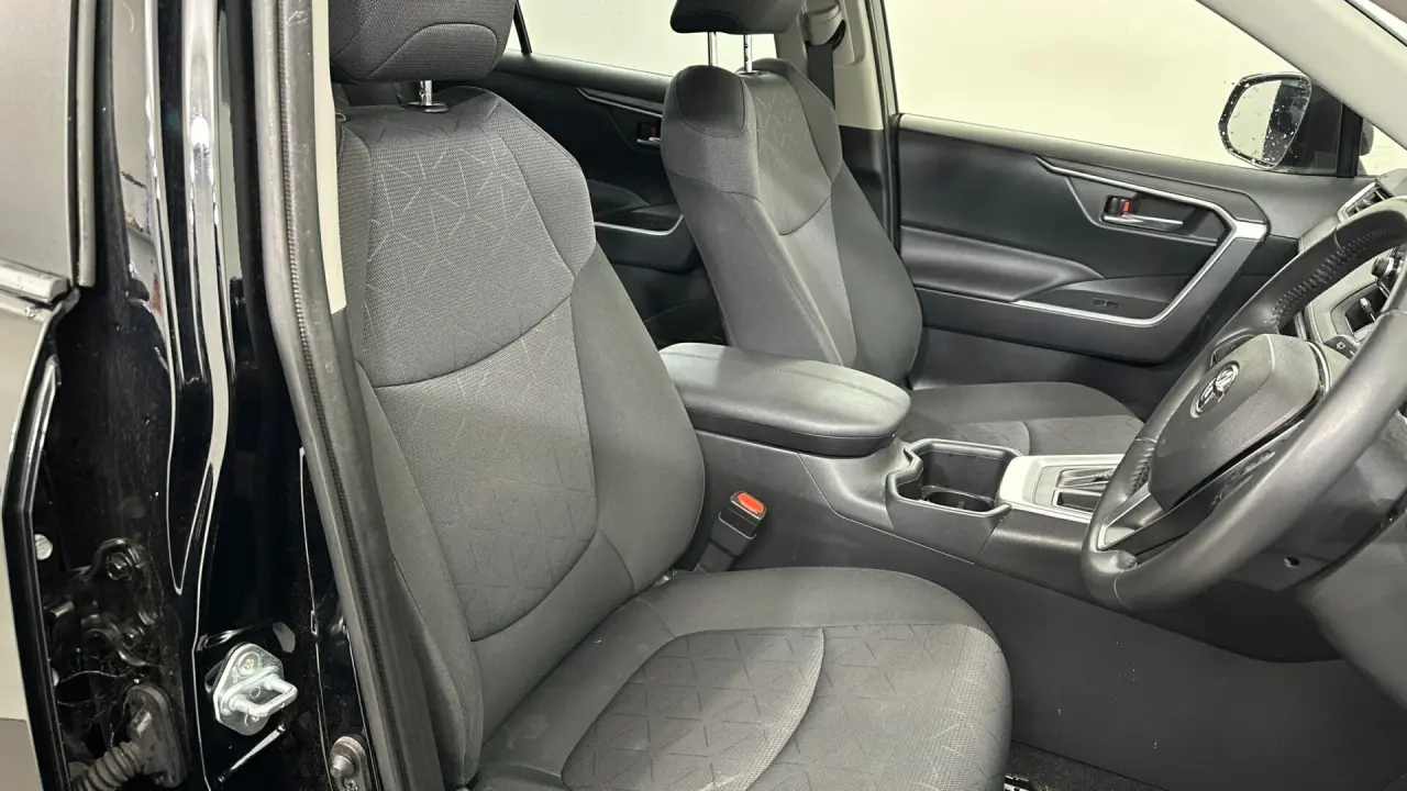 2022 Toyota RAV4 Gallery Image 13